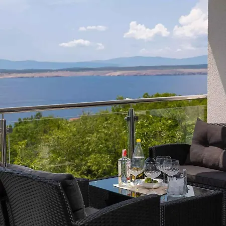 In 53910 Apartment Dramalj